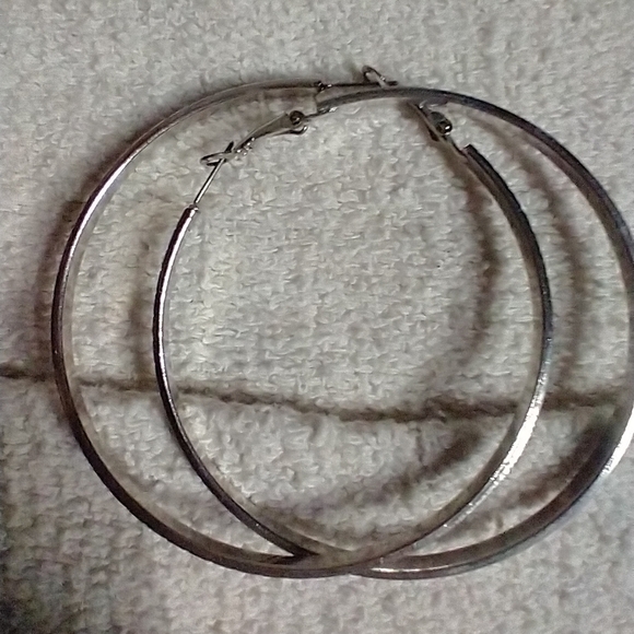 Silvertone black stripe huge large hoop wire earrings - Picture 2 of 4